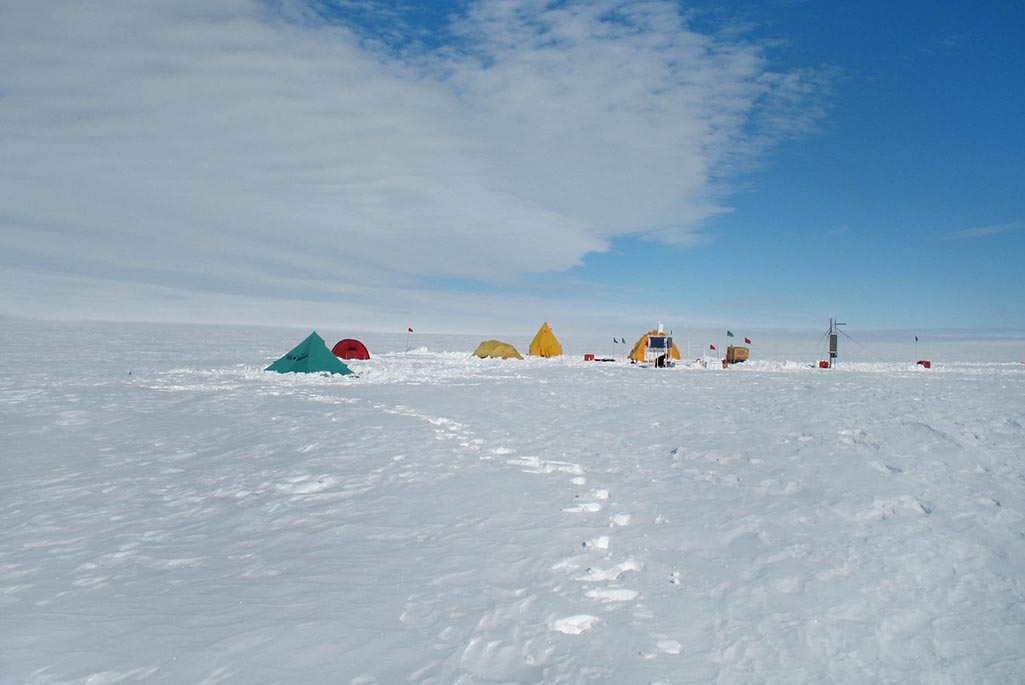 Camp on the Ross Ice Shelf, with the mess tent on the far right and Stezelberger’s tent to the left of that. Credit: Spencer Klein, Berkeley Lab