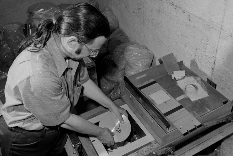 Al Smith loading an aluminum disc to study neutron activation in a counter in the Building 72 lab (circa 1950s). (Credit: LBNL)