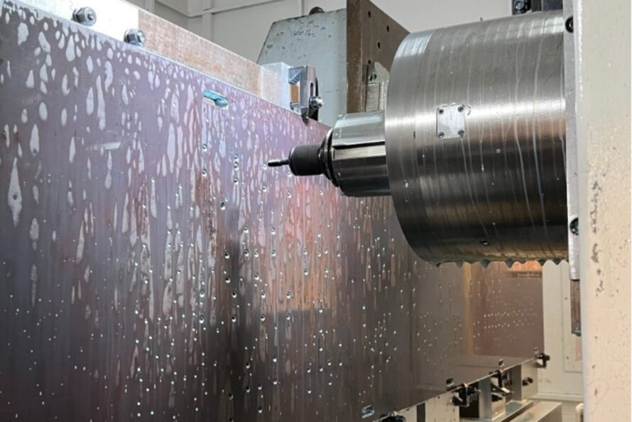 Berkeley Lab’s new computer numerical control machine tapping into a large steel plate that will be used to test the integration of ALS-U vacuum systems and accelerator magnets. (Credit: Kevin Khoa Wolf)